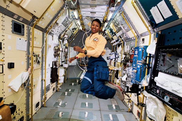 Mae_Jemison_in_Space