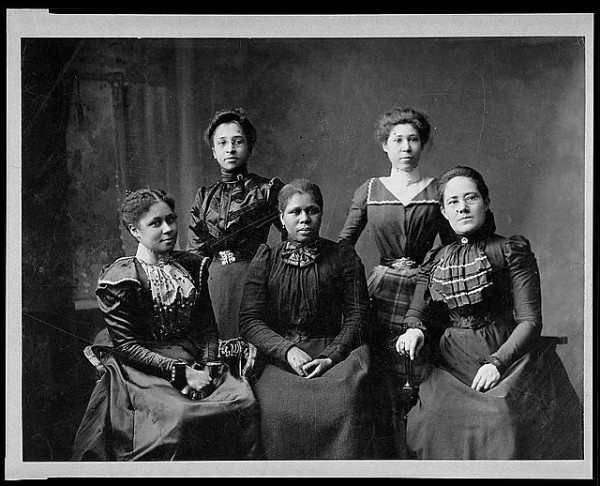 5 female Negro officers of Women's League, Newport, R.I.